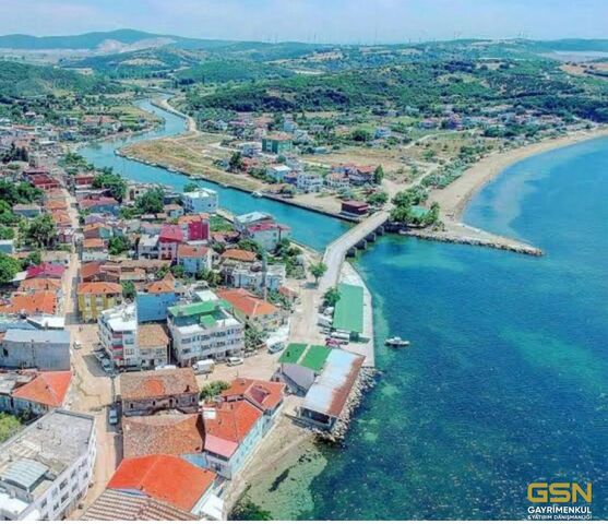 1-ÇANAKKALE BİGA KEMERDE EŞSİZ DENİZ MANZARALI ASFALT CEPHELİ ARAZİ
